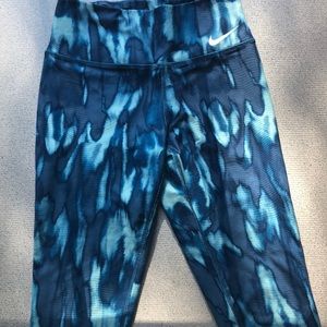Nike Crop Blue Leggings